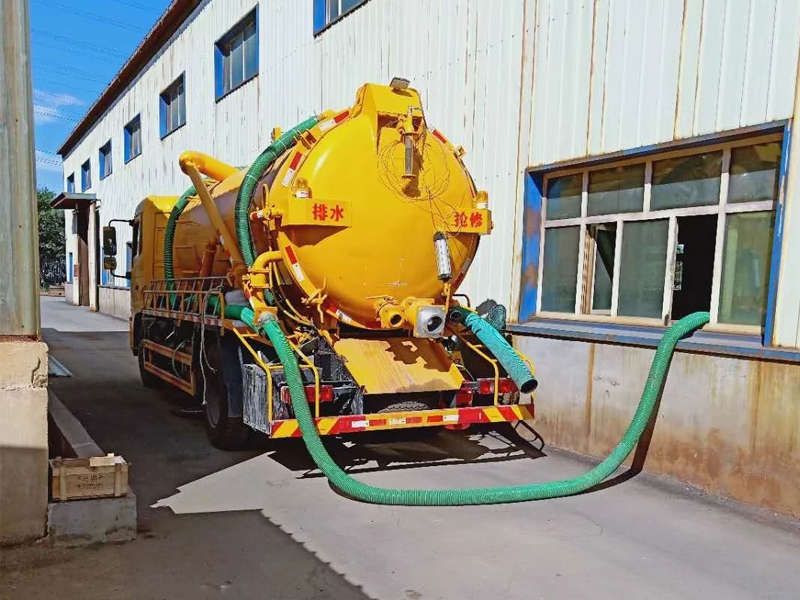 西善桥厂区化粪池清理