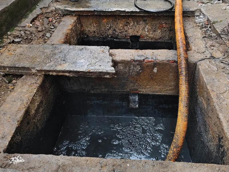 西善桥清理化粪池